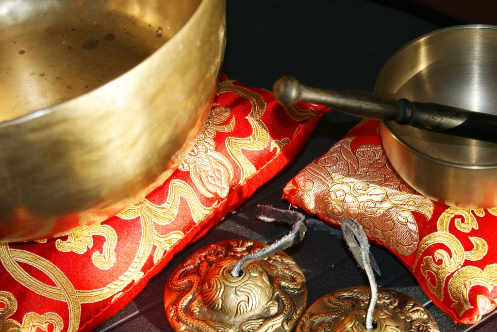 singing-bowls-185789_1280-1